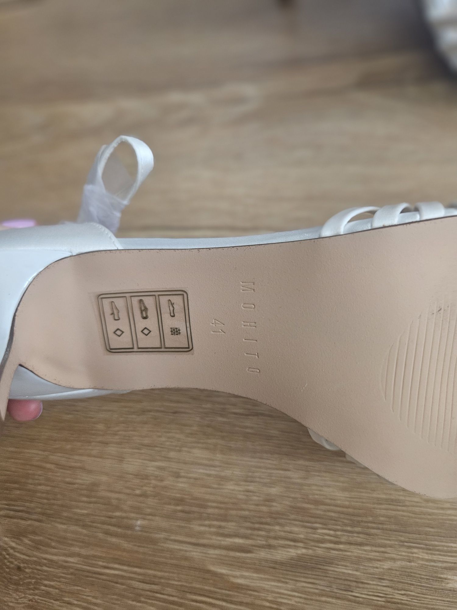 Piękne buty Mohito nowe 41