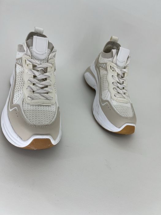 жіночі кросівки 38р. H&M біло-бежевого кольору. Їх можна