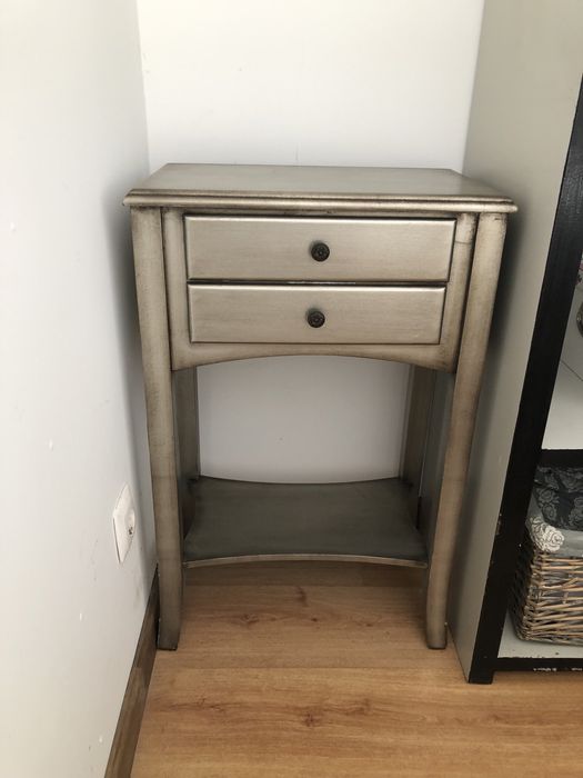 Mesinha cabeceira como nova