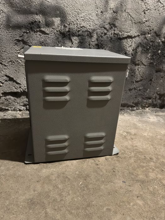 Однофазний ізолюючий трансформатор