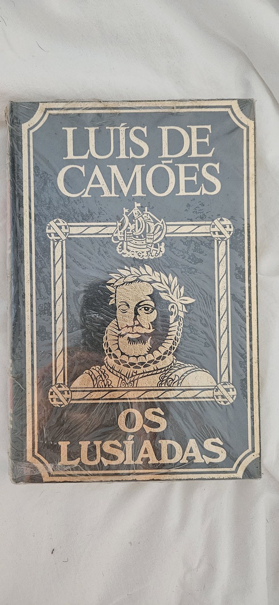 Livro "Os Lusiadas"