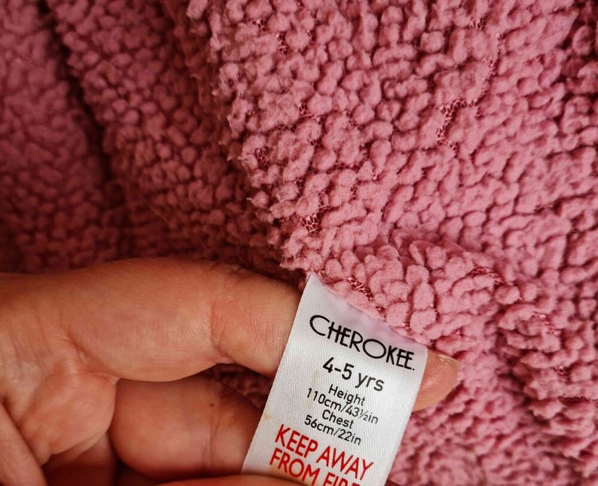 Чудова жилетка на дівчинку 4-5 р.