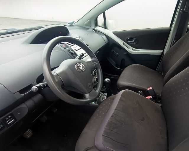 Toyota Yaris 1.0 LUNA- 5- drzwiowa, rok. prod. 2006