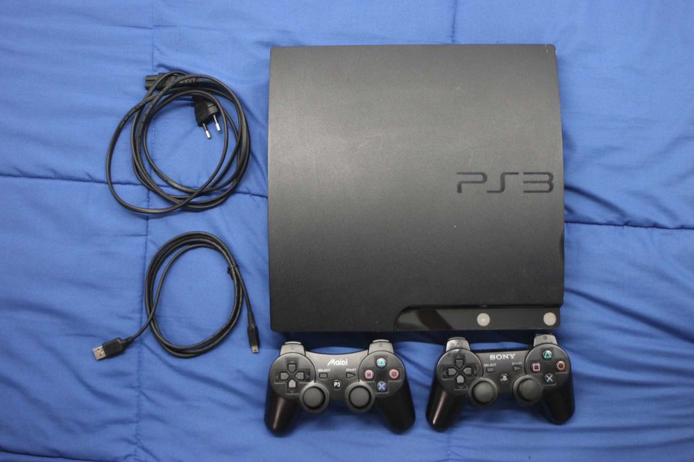 Playstation 3 + Comandos + Cabo de Alimentação + Carregador