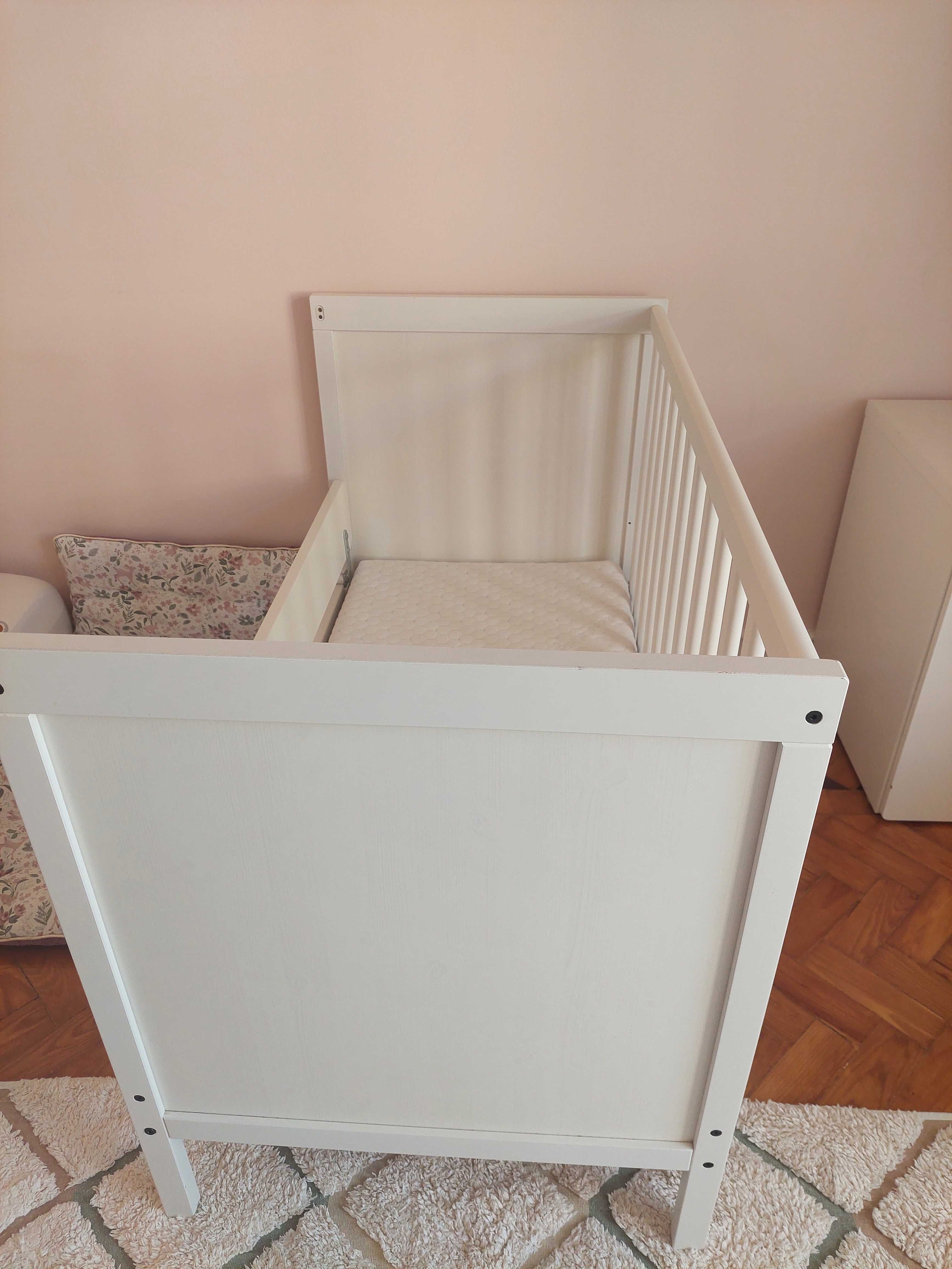 Cama de Grades + colchão Ecus Kids Care Pigü + barra de proteção
