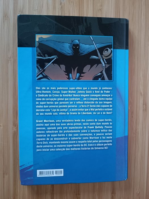 Livro Liga da Justiça - Terra Dois Levoir
