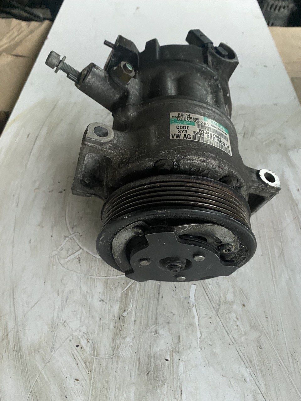 VW 2.0 TDI компрессор кондиционера  5N0820803H