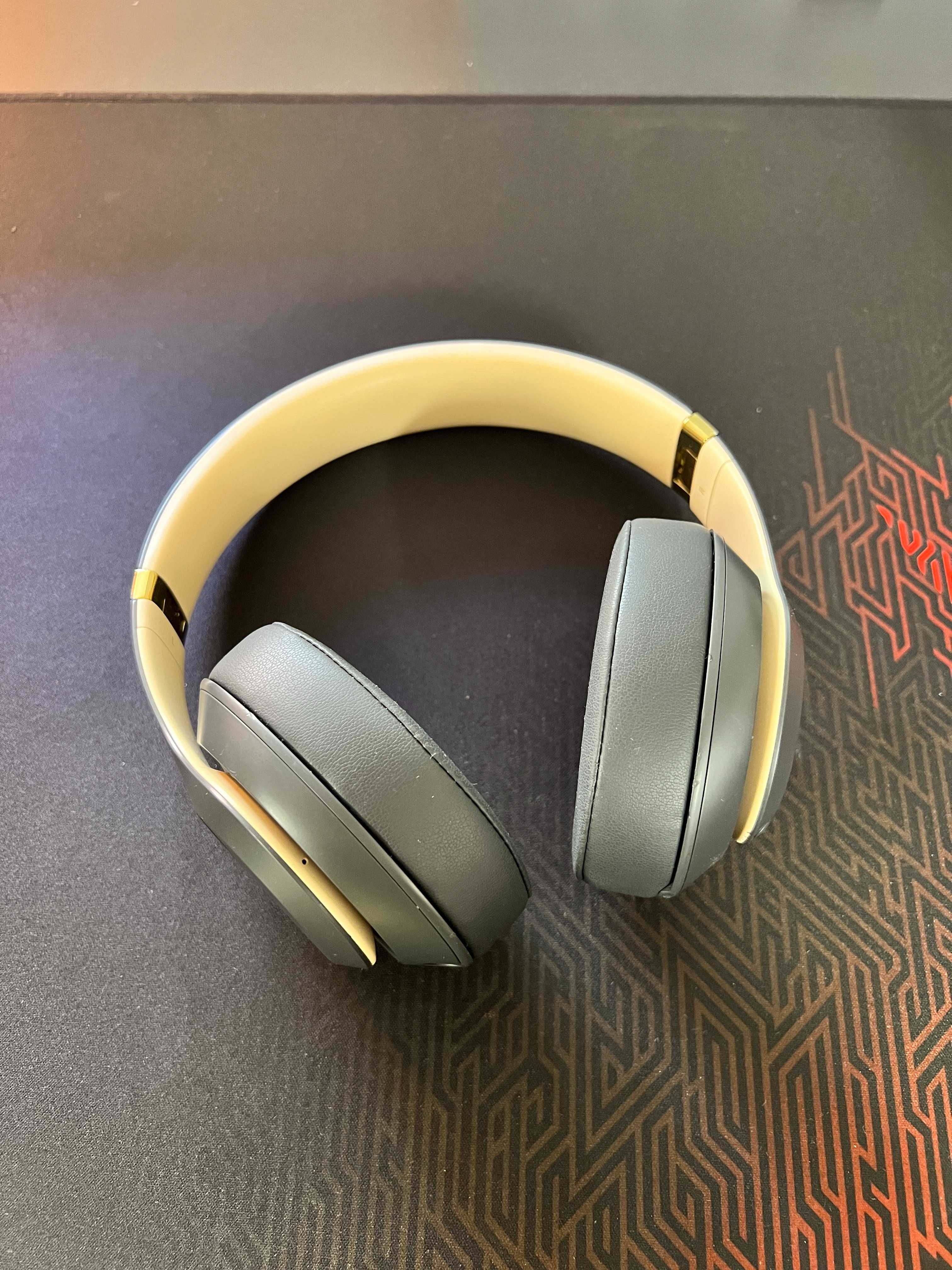 Beats Studio 3 - Skyline Cinzento e Dourado