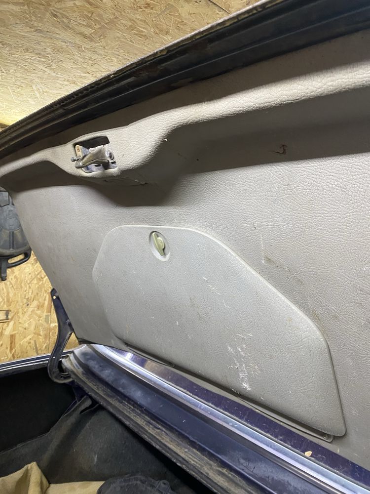 Обшивка крышки багажника bmw e28 е28