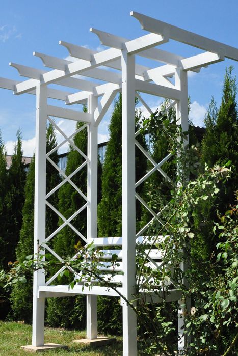 Pergola ogrodowa z ławeczką, podpora kwiaty, róże. Różne wzory.