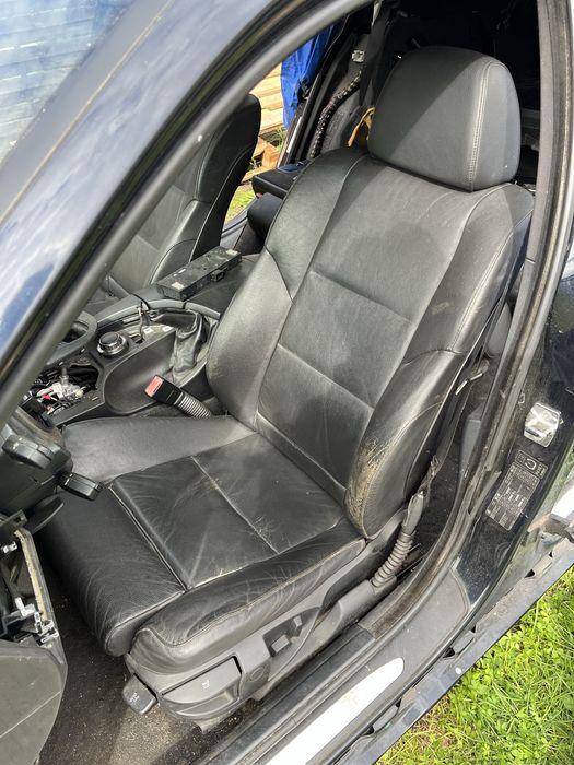 BMW E60 E61 seria 5 Skóry Fotele Sporty Kanapa Boczki Czarne KPL