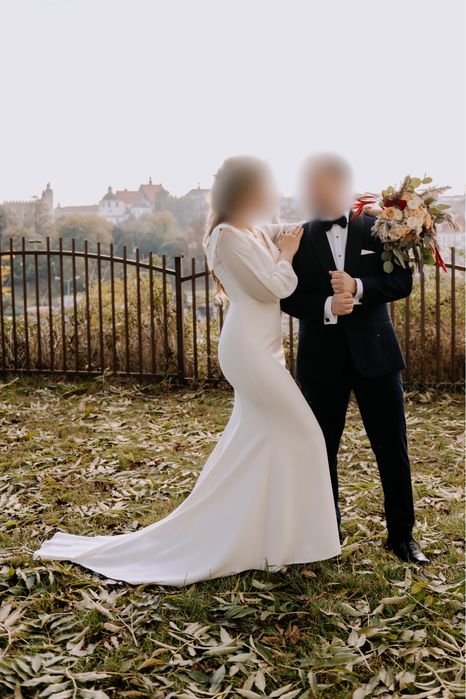 Elegancka dopasowana suknia ślubna