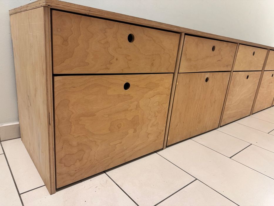 długa szafka/komoda z wysuwanymi półkami i szufladami 349cmx60cmx50cm