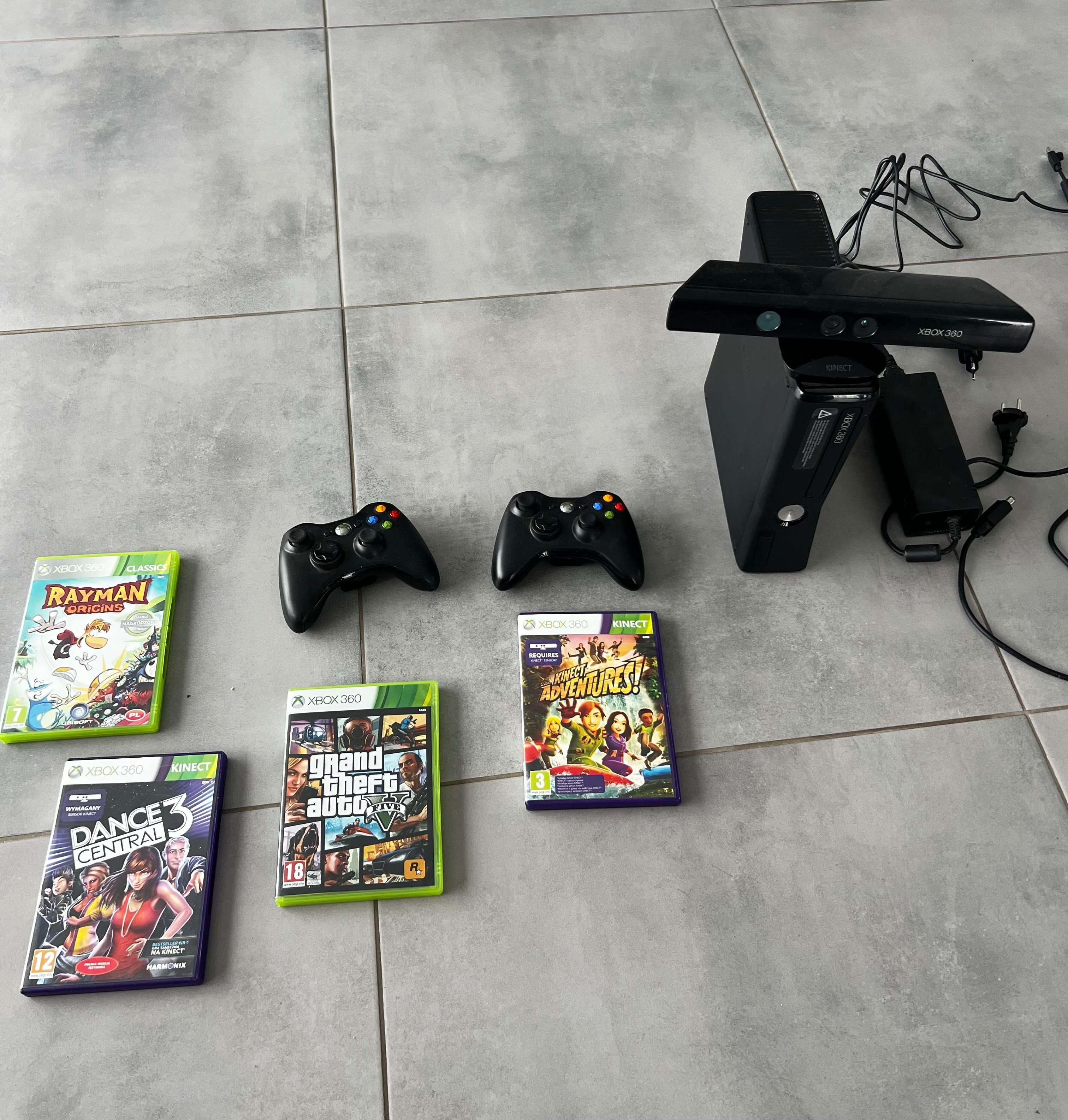 Xbox 360 + kinect + 4 gry + 2 pady