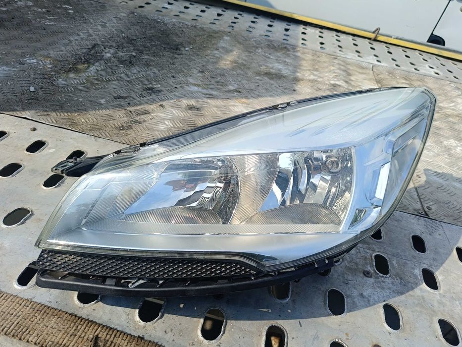Lampa Lewy Przód Ford Kuga II MK2 / Europa