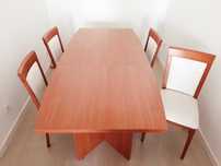 Mesa extensível e 4 cadeiras