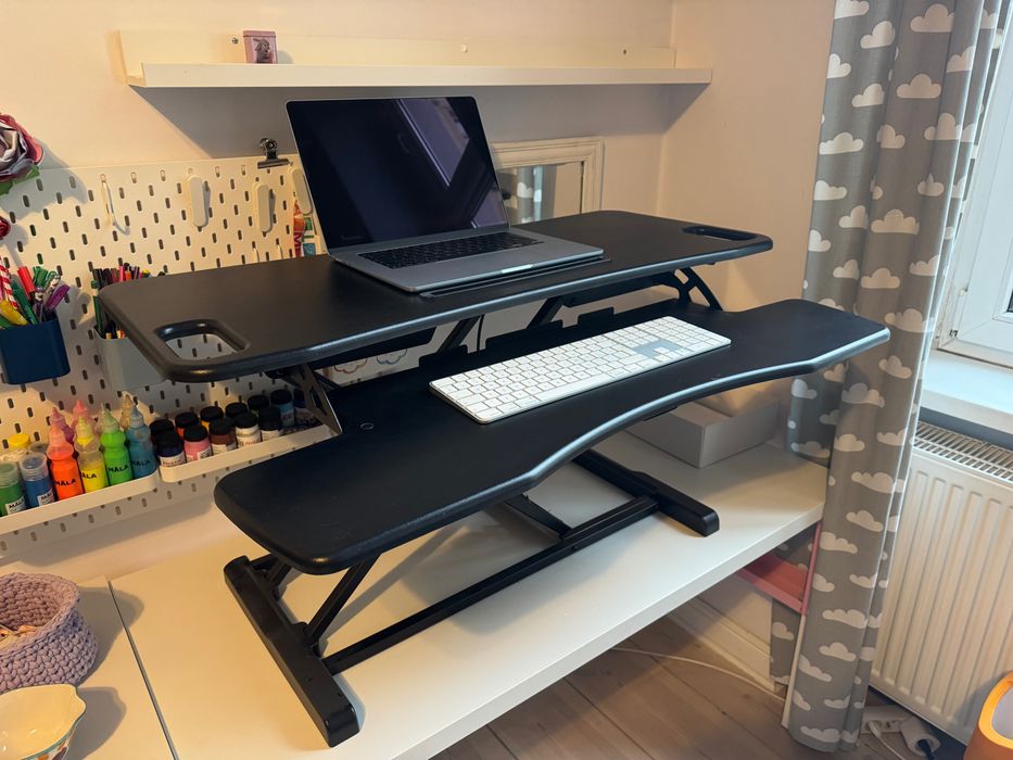 Podstawka na biurko pracy na stojąco