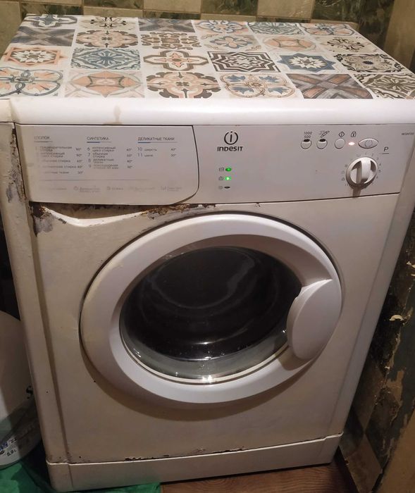 Пральна машинка Indesit wisn 100 на 4.5 кг Робоча