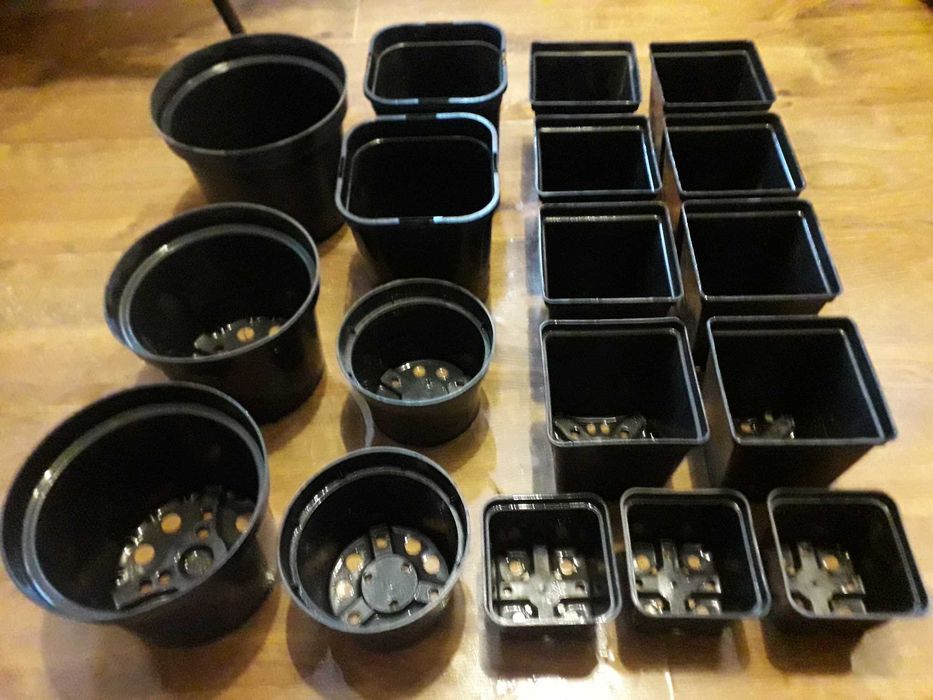 doniczki plastikowe zestaw