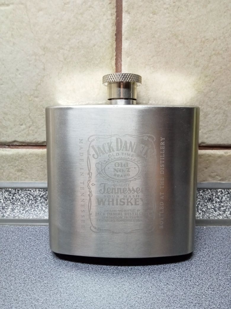 Piersiówka Jack Daniels Distillery, Lynchburg, Tennessee, 6 Oz