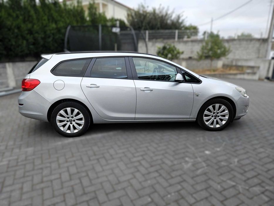Opel Astra J Sports Tourer 1.7 CDTI (110cv) (versão 150 ADAM) (2012)