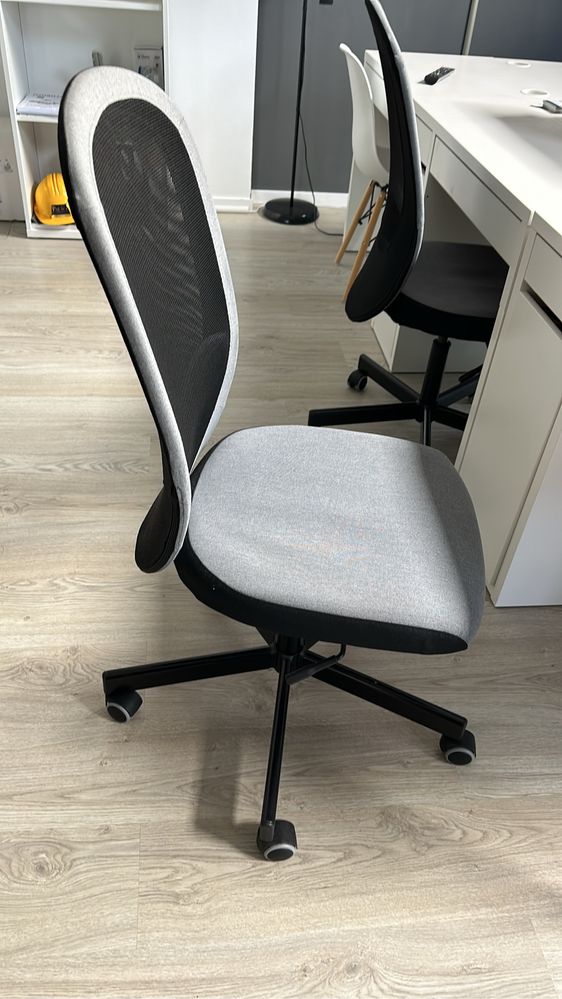 Cadeiras de escritório ikea com rodas em muito bom estado