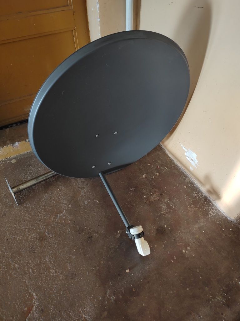 Antena satelitarna 80cm.