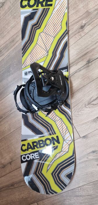 Deska snowboardowa Raven Core Carbon 150cm z wiązaniami Raven Fastec L
