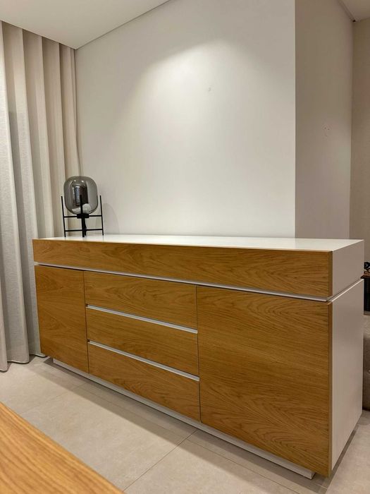 Aparador em Carvalho Natual e Branco Matte