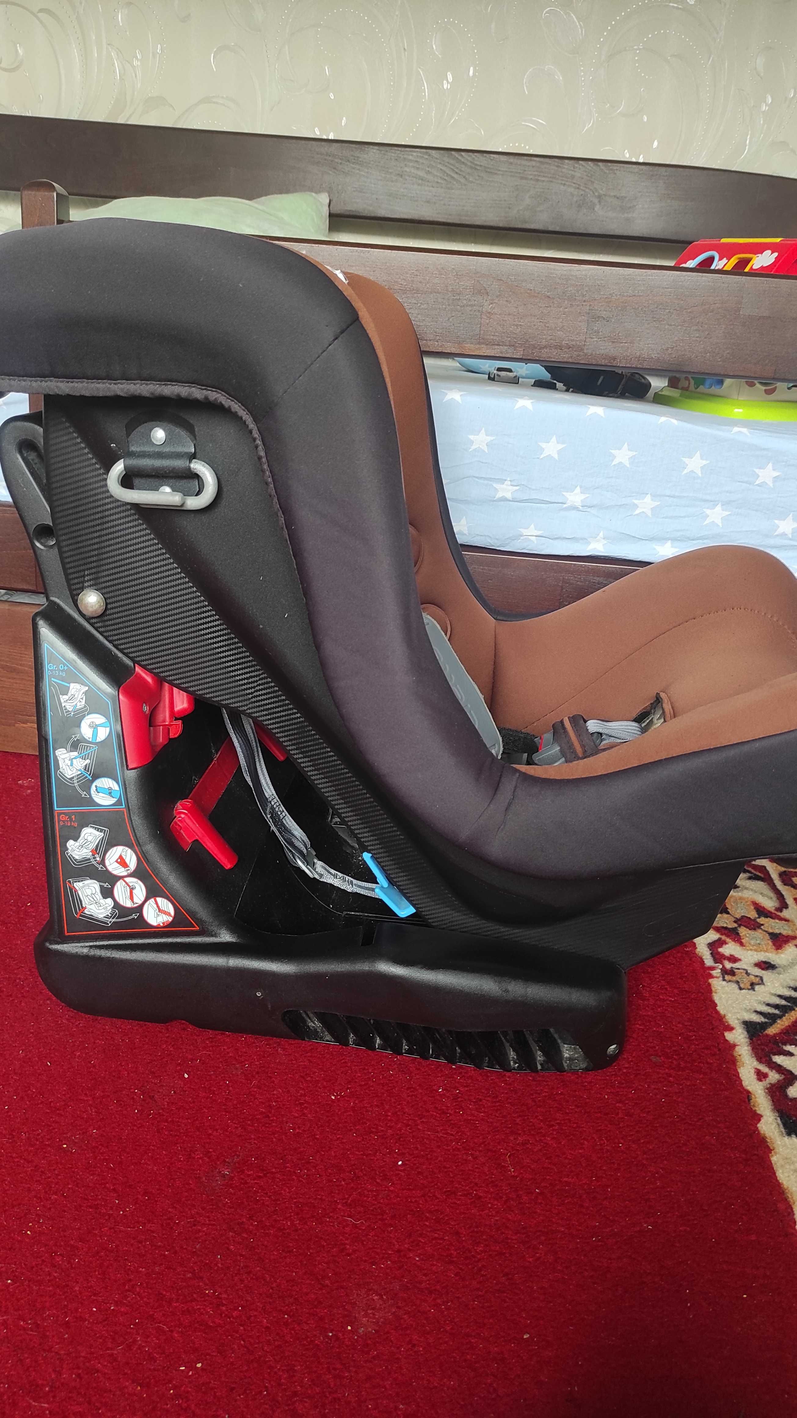 Автокрісло chicco Cosmos, група 0+/1 від 0 до 18 кг