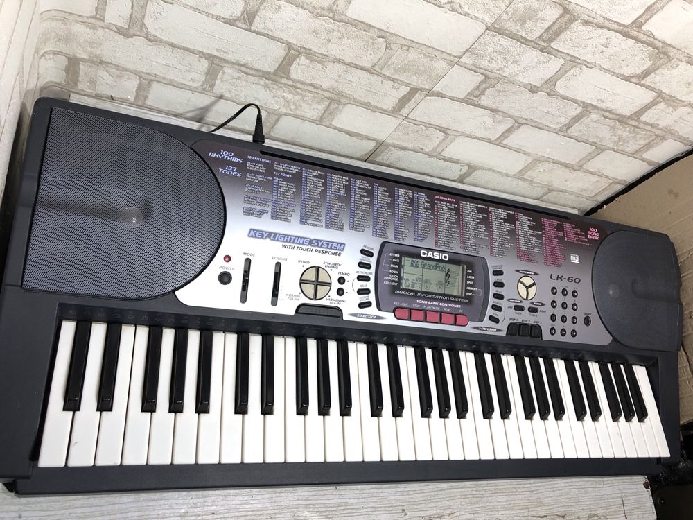 Синтезатор Casio CTK-571/LK-60  б/у з Німеччини