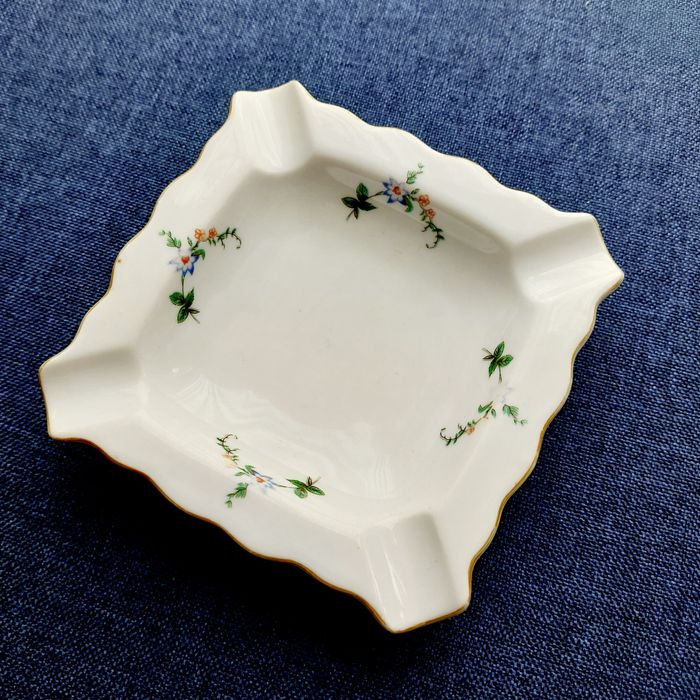 Popielniczka porcelanowa 12x12cm "Karolina"