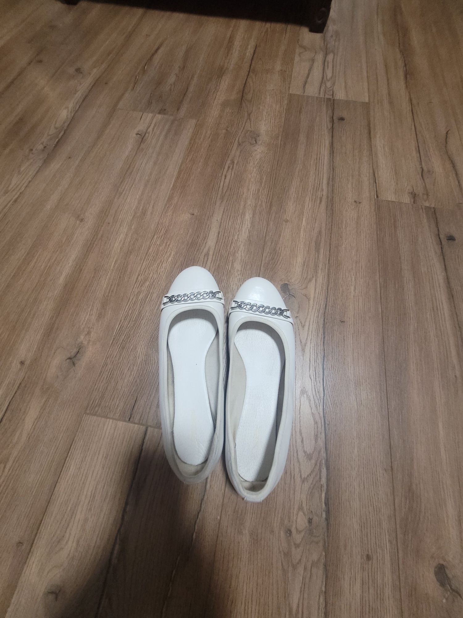 Buty-białe baleriny-komunia