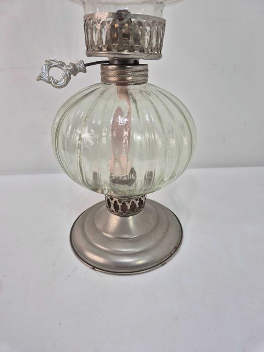 stara lampa naftowa szklana