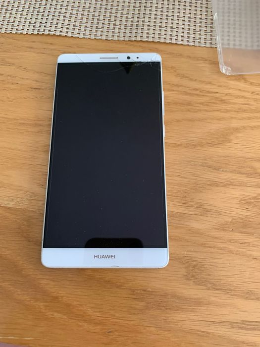 Huawei Mate 8, lekko uszkodzona szybka ochronna