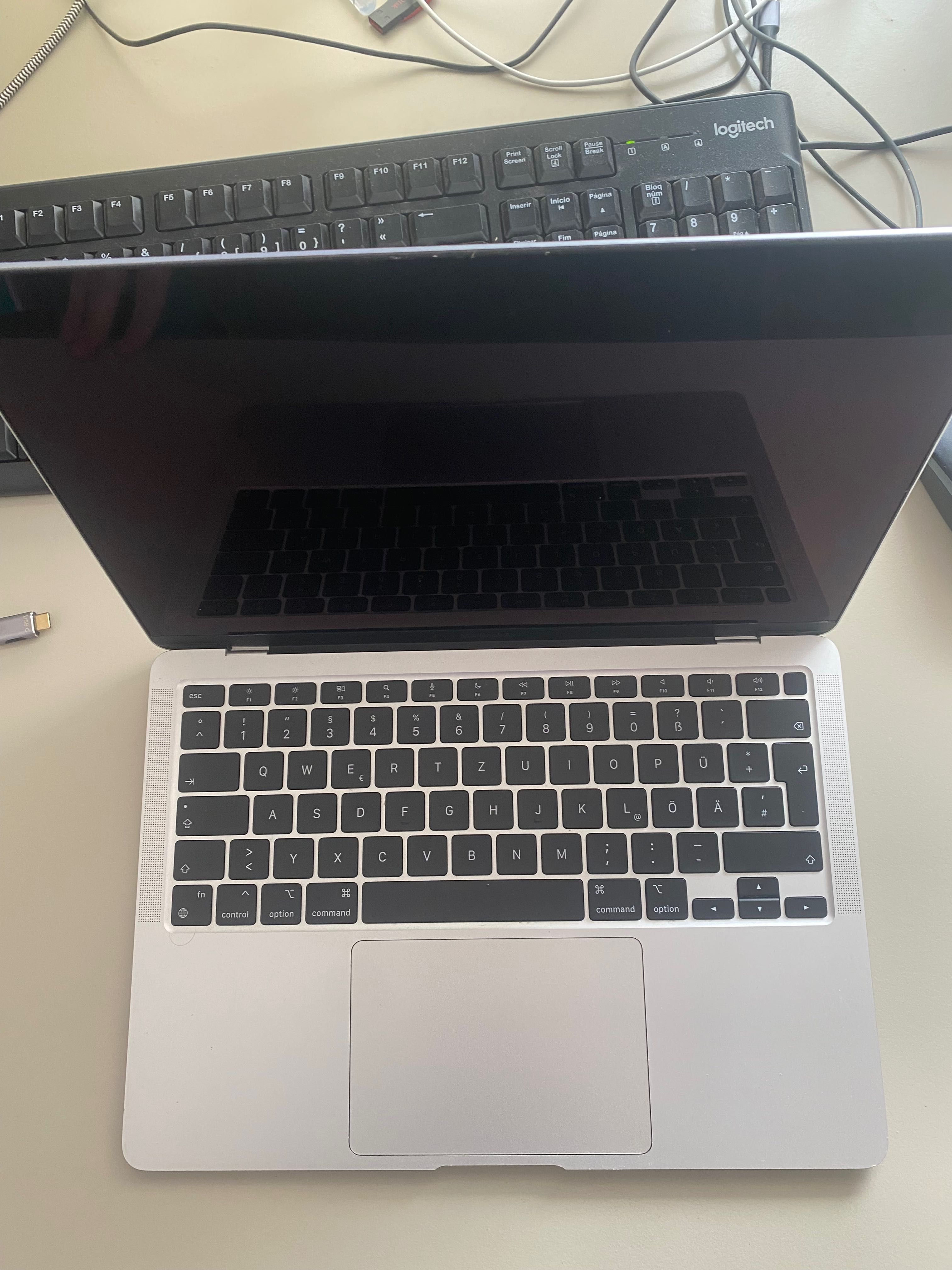 Vendo MacBook Air M1 Para Peças - Problema de Tela & Bloqueado