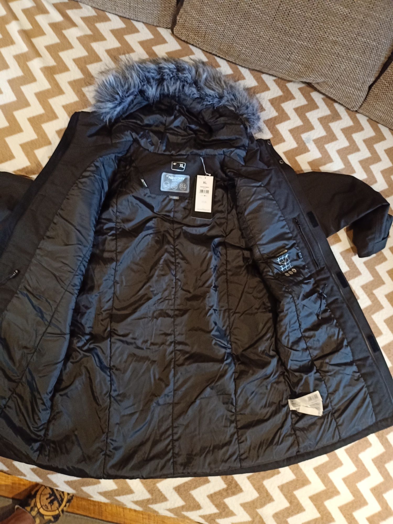 Куртка 4F XL зимова з капішоном