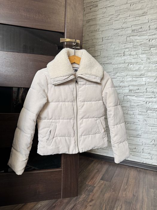 Тепоа куртка молочного кольору
