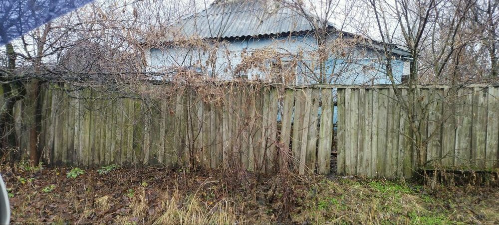 Продам будинок в центрі с Хухра під реконструкцію