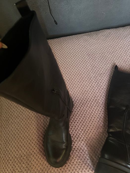 Botas pretas de canudo