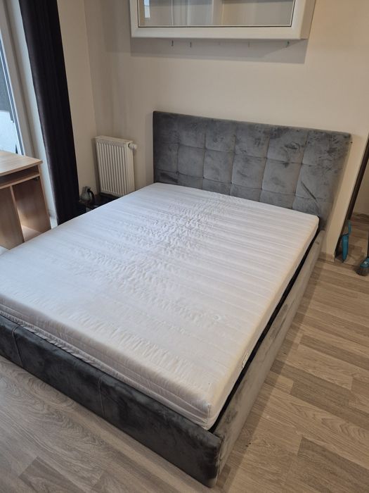 Łóżko ze schowkiem, z materacem
Na sprzedaż oferuję