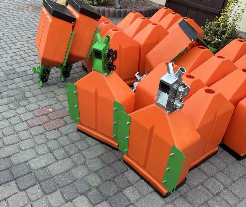 Бачок для міндобрива до картоплесажалки. Привезений з Польщі