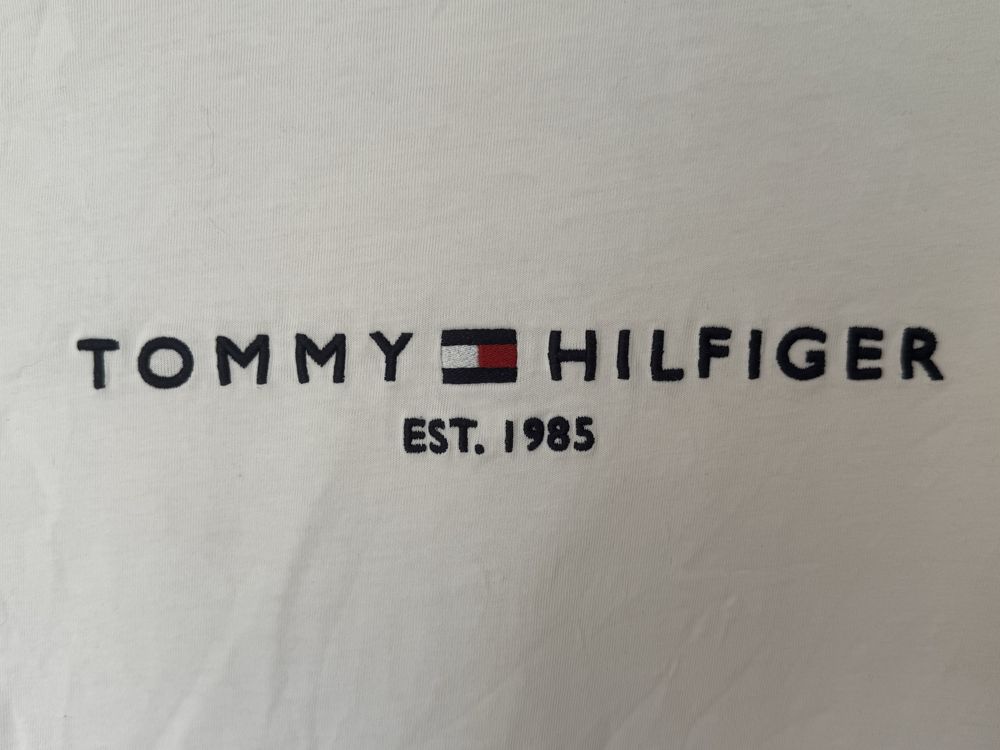 Koszulka Tommy Hilfiger XS Tshirt Logowana Haft biała Modna viral