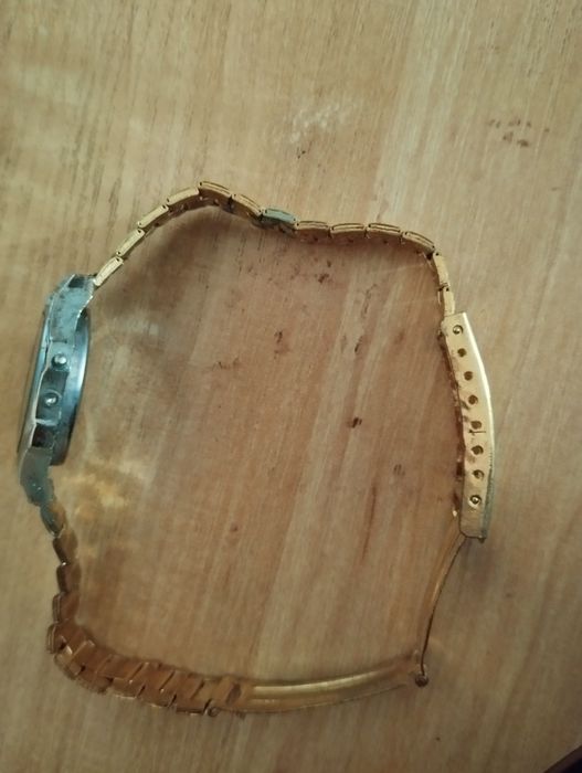 Электронные наручные часы