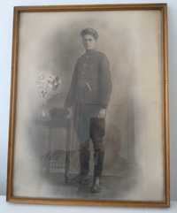 Quadro antigo com a fotografia de um militar Irlandês