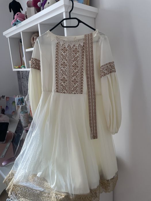 Вишита сукня тренд вишиванка плаття вишиванка бежевого кольору