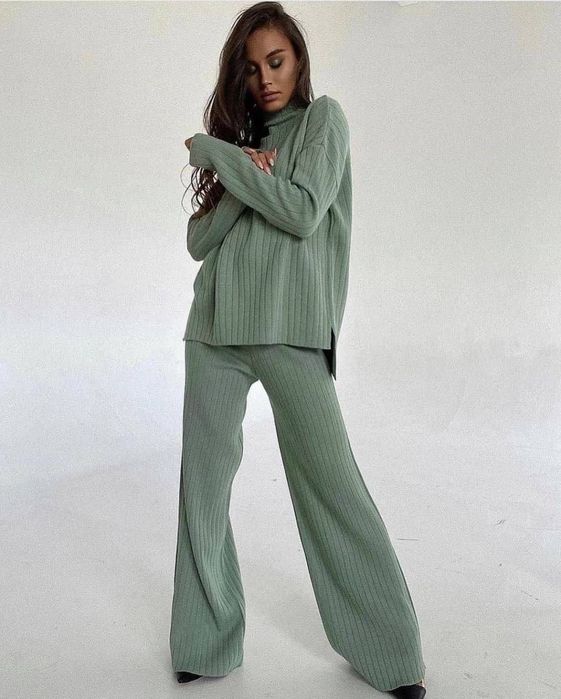 Продам  костюми для весняних та  осінніх днів