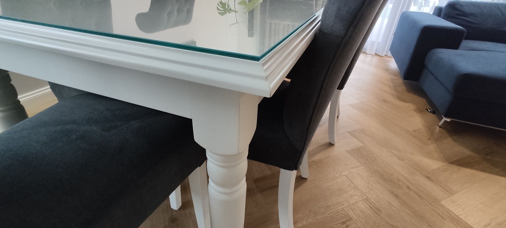Stół drewniany biały klasyczny