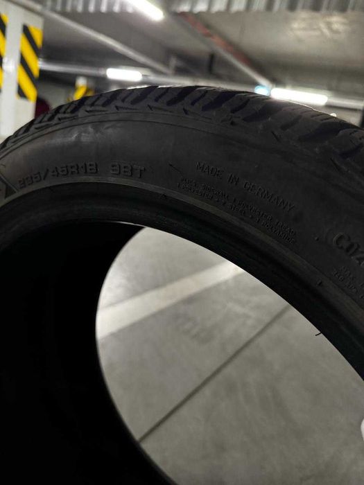Opony zimowe R18/235/45 Goodyear