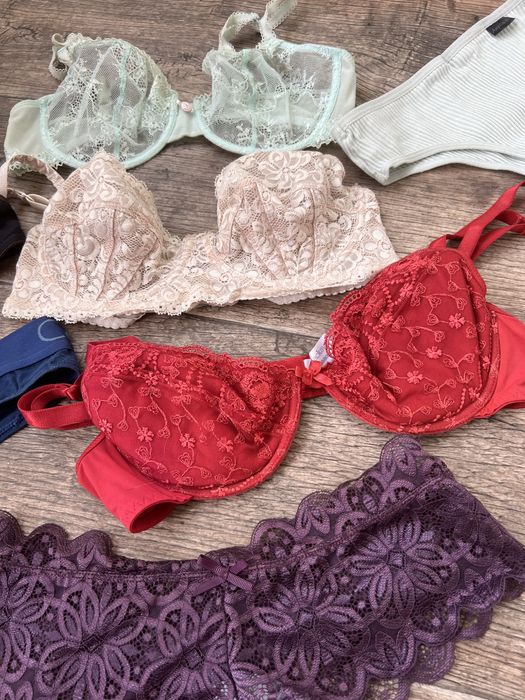 Трусики бюстгальтери комплект